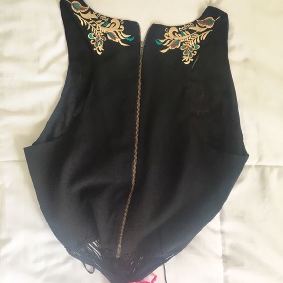 Finge / embroidered vet - Picture 2 of 2